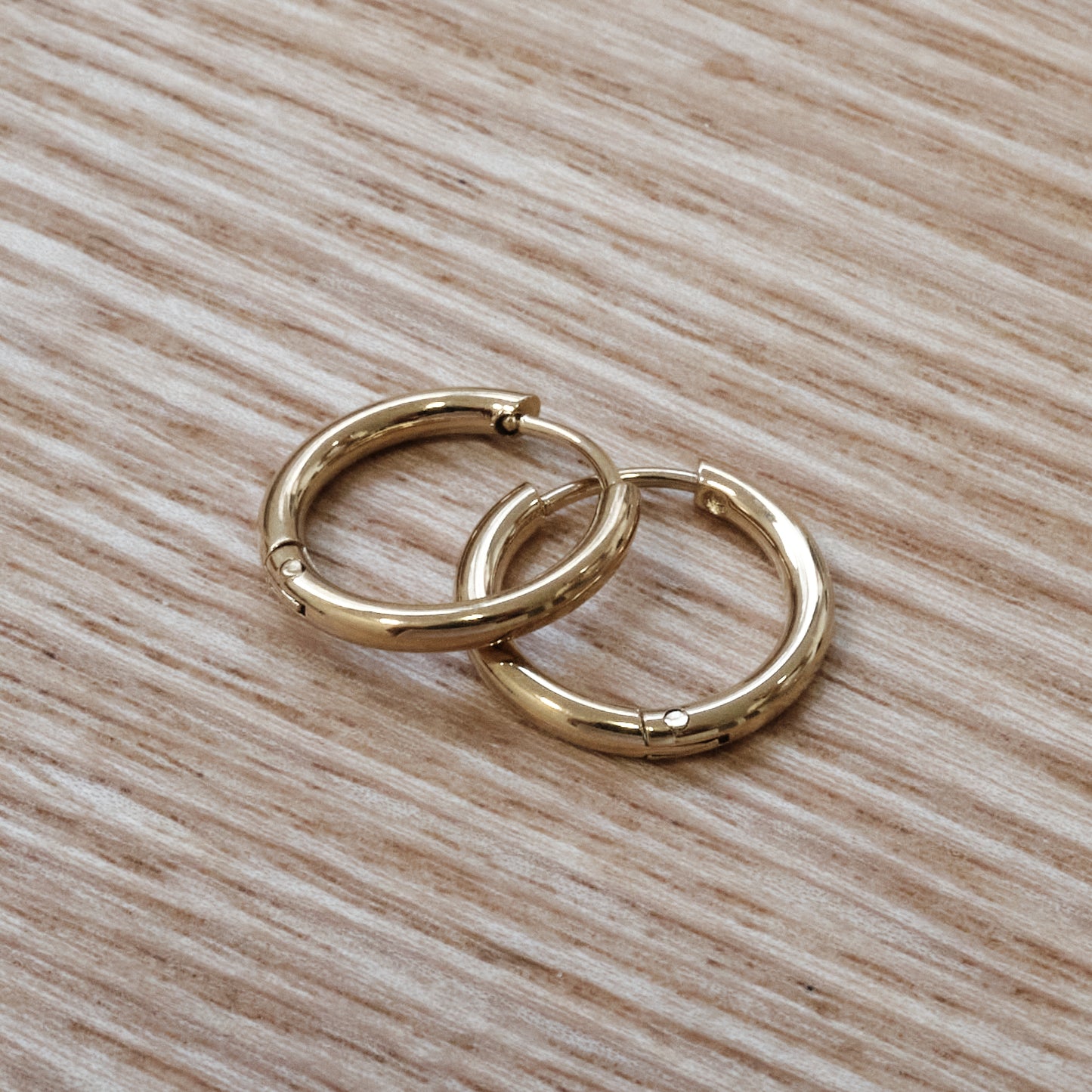 Gold-Tone Stainless Steel Classic Hoop Earrings – 1.8 cm (SKU: 136)