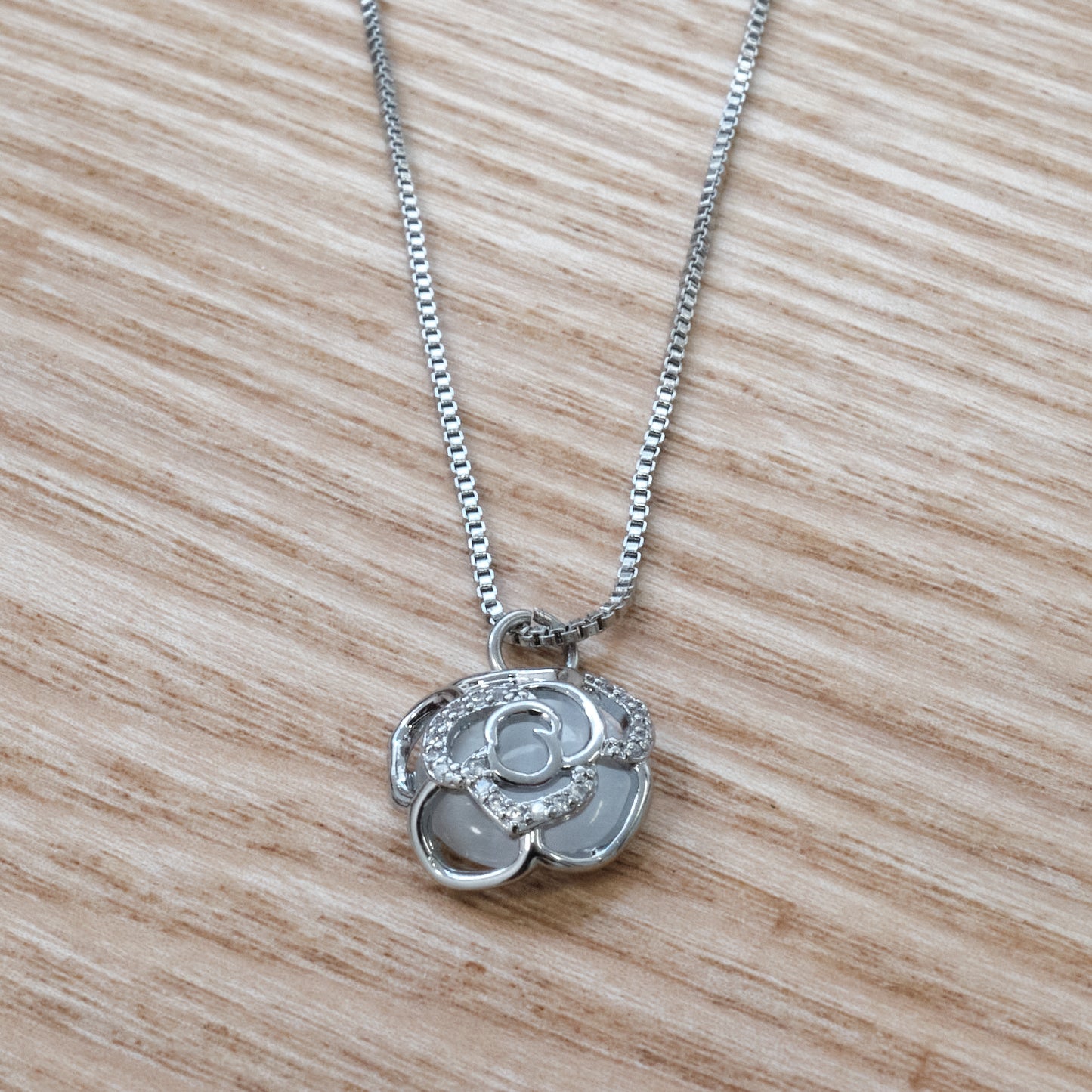 Stainless Steel Sliver Necklace with Flower Pendent (SKU: 185)